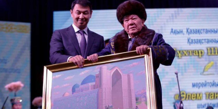 ТҮРКІСТАНДА МҰХТАР ШАХАНОВТЫҢ МЕРЕЙТОЙЫНА АРНАЛҒАН «ӘЛЕМ ТАНЫҒАН АҚЫН» АТТЫ ШЫҒАРМАШЫЛЫҚ КЕШІ ӨТТІ