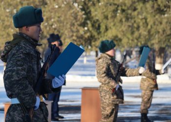 Шымкент гарнизонында әскерге шақырылушылар әскери ант қабылдады