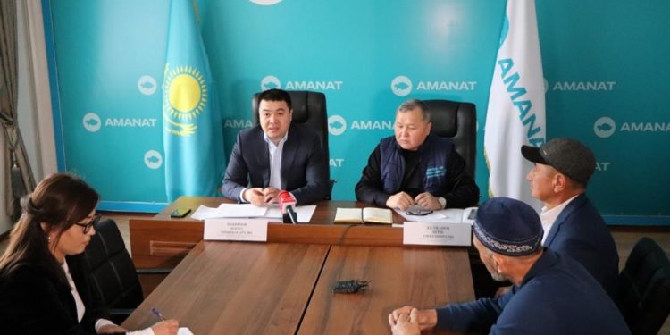 «AMANAT»: ОБЛЫСТЫҢ БАС ДӘРІГЕРІ ҚОҒАМДЫҚ ҚАБЫЛДАУ ӨТКІЗДІ