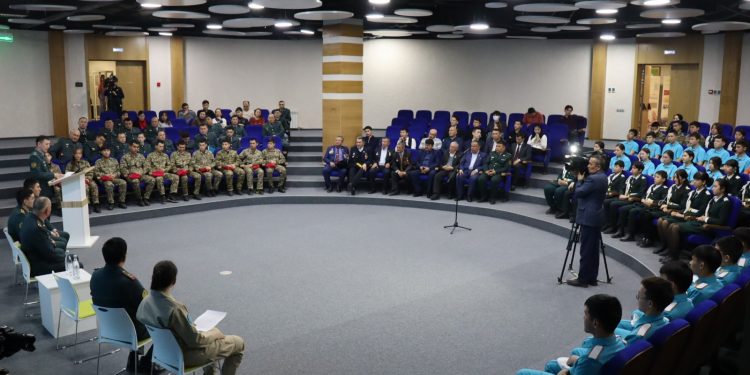 Түркістандық жастар қорғаныс ведомствосы өкілдерімен кездесті