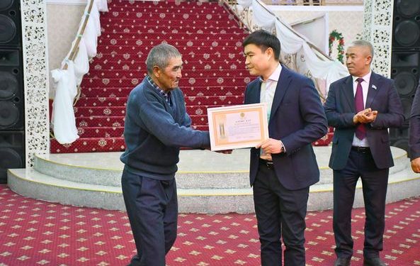 ОРДАБАСЫ: ЕҢБЕК АДАМДАРЫНА ҚҰРМЕТ КӨРСЕТІЛДІ