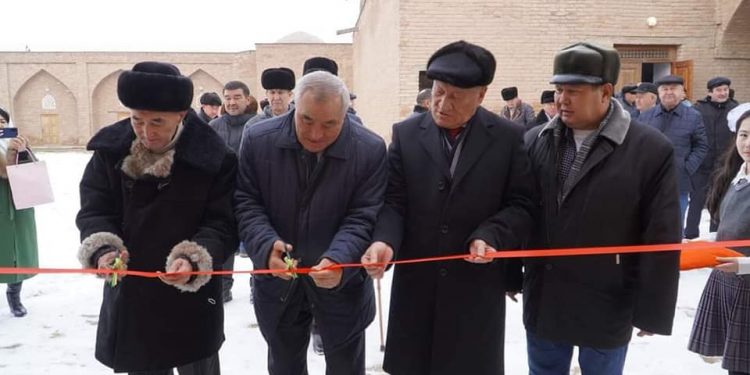 ТҮРКІСТАН: БӘЙДІБЕКТЕ ТАНЫМАЛ ЖАЗУШЫ ЕРКІНБЕК ТҰРЫСОВТЫҢ ЭКСПОЗИЦИЯСЫ АШЫЛДЫ