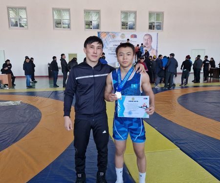 ЖЕТІСАЙ АУДАНЫНЫҢ СПОРТШЫЛАРЫ ЕРКІН КҮРЕСТЕН ТҮРКІСТАН ОБЛЫСЫ ЧЕМПИОНАТЫНЫҢ ЖЕҢІМПАЗДАРЫ АТАНДЫ