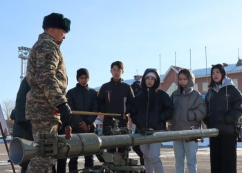 Шымкенттік оқушылар Қазақстан армиясының қызметімен танысты