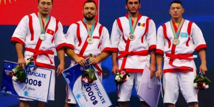 Түркістандық балуандар Әлем чемпионатында топ жарды