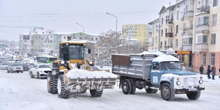 ТОЛАССЫЗ ЖАУҒАН ҚАРДЫ ТАЗАЛАУ ЖҰМЫСЫНА 350-ДЕН АСТАМ ТЕХНИКА ЖҰМЫЛДЫРЫЛДЫ