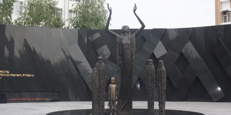Қуғын-сүргін құрбандарын ақтау: Түркістан облыстық комиссия мүшелері зерттеу жүргізуде
