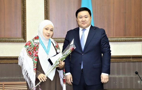 КЕНТАУДА АНАЛАРҒА АЛТЫН АЛҚА ТАБЫСТАЛДЫ