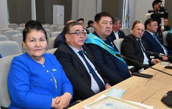 ТҮРКІСТАН: Бірқатар облыстық мәслихат депутаттарына «Құрметті депутат» төсбелгісі табысталды