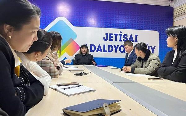 ЖЕТІСАЙ: АУДАН ЖАСТАРЫНА ҚАРЖЫЛЫҚ САУАТТЫЛЫҚТЫ АРТТЫРУ ДӘРІСІ ӨТКІЗІЛДІ