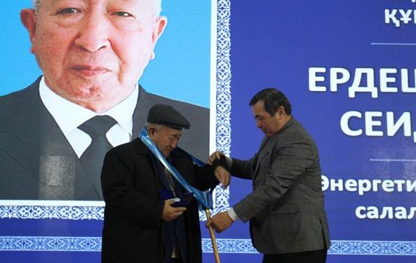 ТҮРКІСТАН: «МАҚТААРАЛ АУДАНЫНЫҢ ҚҰРМЕТТІ АЗАМАТЫ» АТАҒЫ ТАБЫСТАЛДЫ