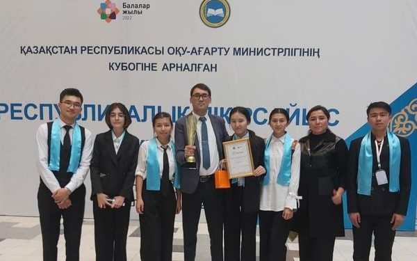 МЕКТЕП ОҚУШЫЛАРЫНЫҢ АРАСЫНДА ӨТКЕН РЕСПУБЛИКАЛЫҚ ҰЛТТЫҚ ТУРНИРДЕ САЙРАМДЫҚ ОҚУШЫ «ЕҢ ҮЗДІК СПИКЕР» НОМИНАЦИЯСЫН ИЕЛЕНДІ