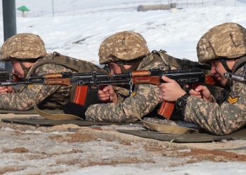 Әскери колледж кадеттері тағылымдамадан өтуде