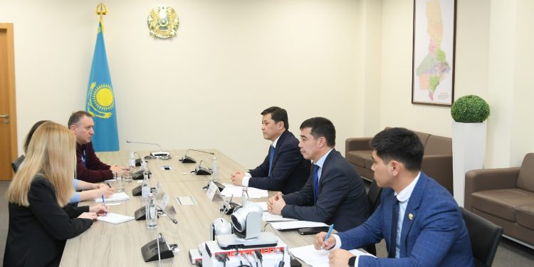 Түркістан: Шетелдік байқаушылар өңірдегі сайлау дайындығымен танысты