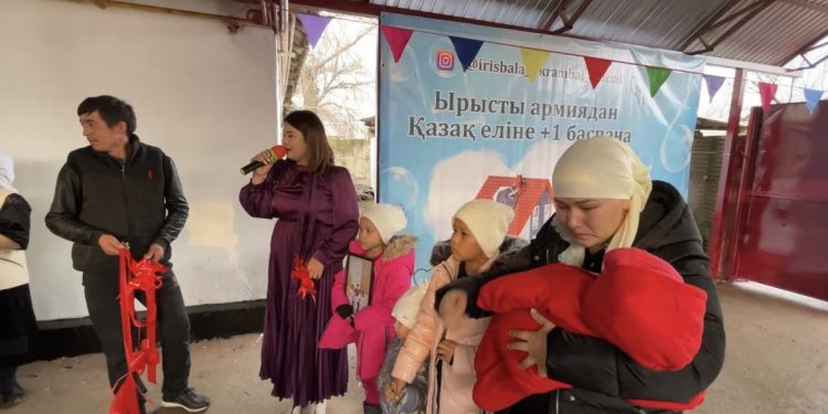 ШЫМКЕНТТІК 5 БАЛАЛЫ АНАҒА 51-ШІ ҮЙДІҢ КІЛТІ ТАБЫСТАЛДЫ