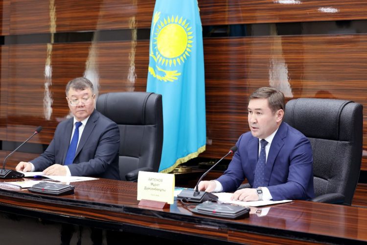 СЕГІЗІНШІ ШАҚЫРЫЛЫМ: МӘСЛИХАТТЫҢ БІРІНШІ СЕССИЯСЫ ӨТТІ