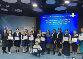 ТҮРКІСТАНДА «МЕН ҚАЗАҚША СӨЙЛЕЙМІН!» АКЦИЯСЫ АЯСЫНДА СҰЛТАНМАХМҰТ ПЕН МАҒЖАННЫҢ ЖЫРЛАРЫ НАСИХАТТАЛДЫ
