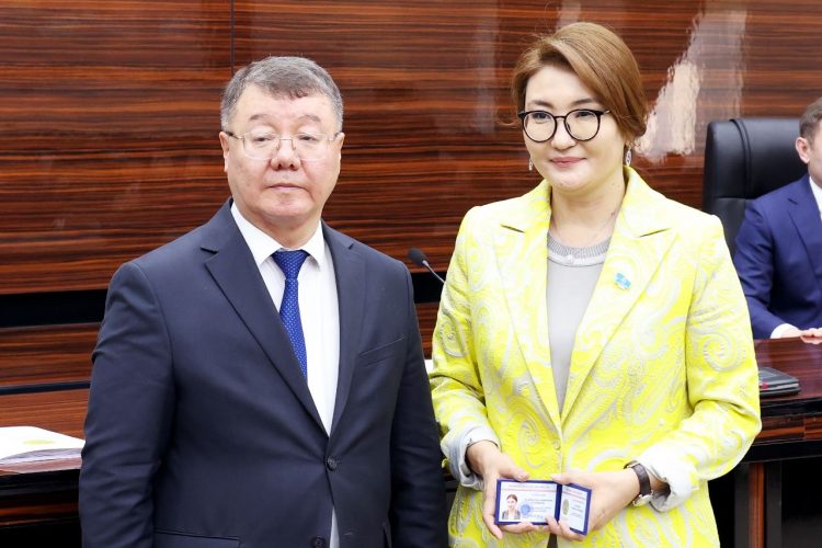 СЕГІЗІНШІ ШАҚЫРЫЛЫМ: МӘСЛИХАТТЫҢ БІРІНШІ СЕССИЯСЫ ӨТТІ