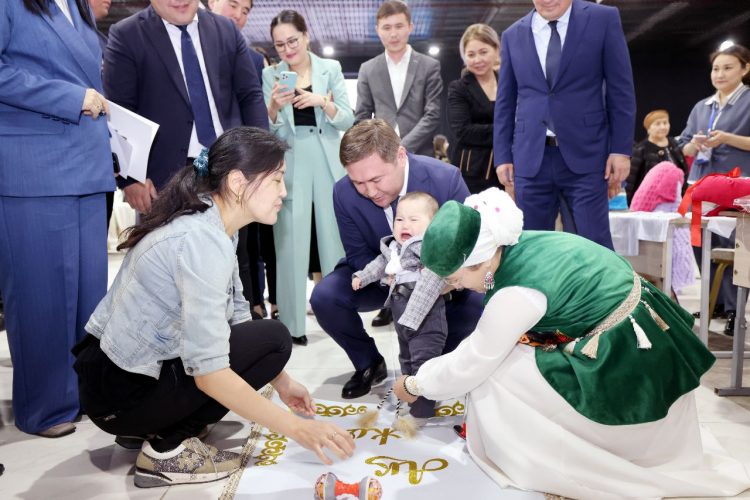 ҚАЙТАРЫМСЫЗ ГРАНТ ИЕГЕРЛЕРІ ӨНІМДЕРІН ЖӘРМЕҢКЕДЕ ҰСЫНДЫ