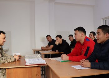 Шымкенттен алғашқы шақырылушылар әскерге аттанды
