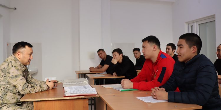 Шымкенттен алғашқы шақырылушылар әскерге аттанды