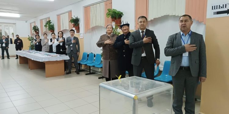 ТҮРКІСТАН ОБЛЫСЫНДА АЛҒАШҚЫ САЙЛАУШЫЛАР ДАУЫС БЕРІП ЖАТЫР