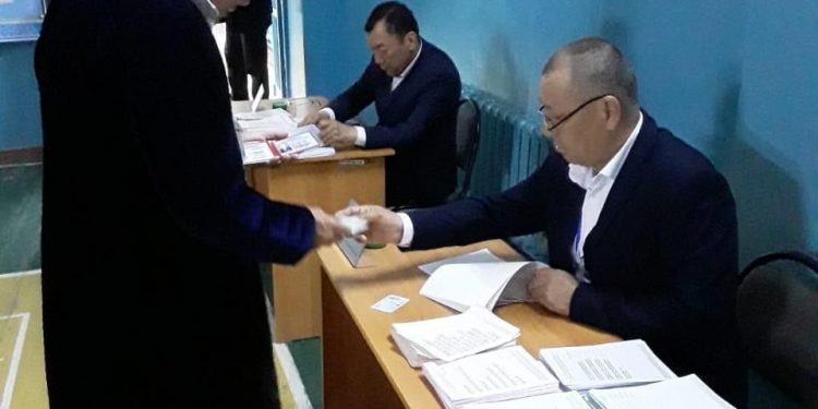 ТҮРКІСТАН: БІР САҒАТТА ҮШ МЫҢНАН АСТАМ АДАМ ТАҢДАУ ЖАСАП ҮЛГЕРДІ