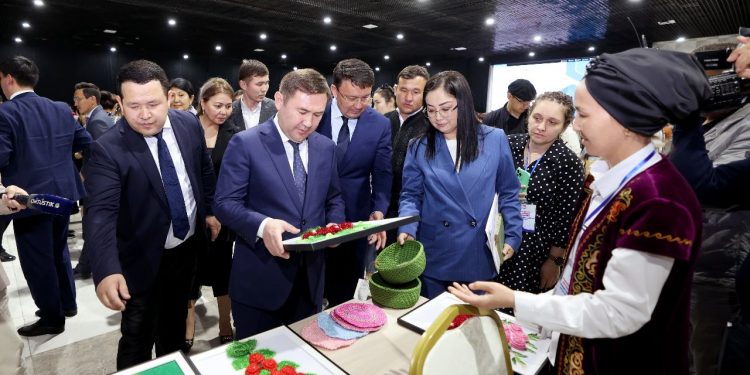 ҚАЙТАРЫМСЫЗ ГРАНТ ИЕГЕРЛЕРІ ӨНІМДЕРІН ЖӘРМЕҢКЕДЕ ҰСЫНДЫ