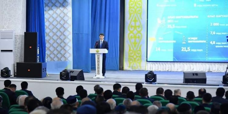 Түркістан облысының әкімі отырарлық тұрғындармен кездесіп, ұсыныс-пікірлерін тыңдады