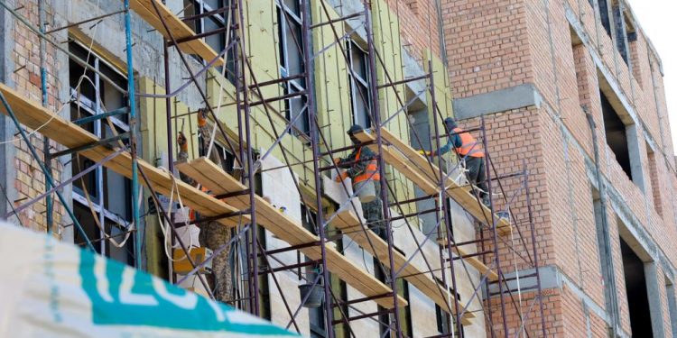 «AMANAT» : Партиялық бақылау комиссиясының мүшелері білім беру мекемелерінің құрылыс жұмыстарын зерделеді