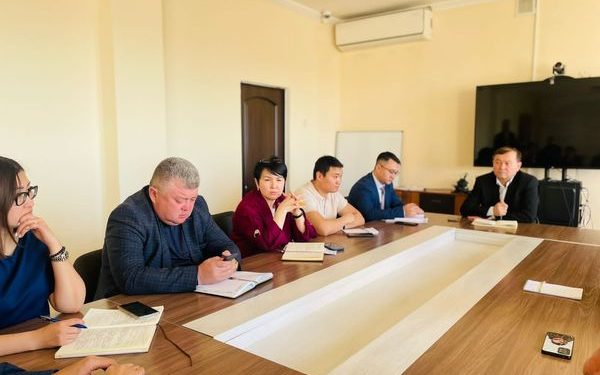 ШЫМКЕНТ: БАС ДӘРІГЕР БҮЙРЕК ЖЕТКІЛІКСІЗДІГІМЕН ЕСЕПТЕ ТҰРАТЫН НАУҚАСТАРДЫ ҚАБЫЛДАДЫ