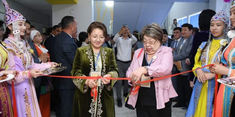 Шымкентте Өзбекәлі Жәнібек атындағы орталық ашылды