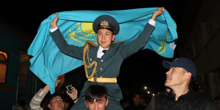 Шымкент : Сарбаздар әскери борышын абыроймен атқарып келді