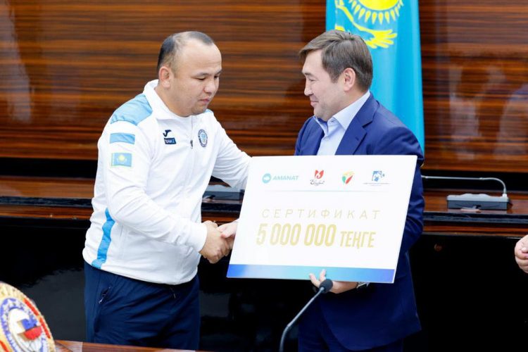 ӘЛЕМ ЧЕМПИОНАТЫНЫҢ ЖЕҢІМПАЗЫ МАХМҰД САБЫРХАНҒА ПӘТЕР ТАБЫСТАЛДЫ