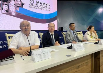 ТҮРКІСТАН: САЯСИ ҚУҒЫН-СҮРГІН ҚҰРБАНДАРЫН ТОЛЫҚ АҚТАУ ЖӨНІНДЕГІ ӨҢІРЛІК КОМИССИЯ МҮШЕЛЕРІ ЖАСТАРМЕН КЕЗДЕСТІ