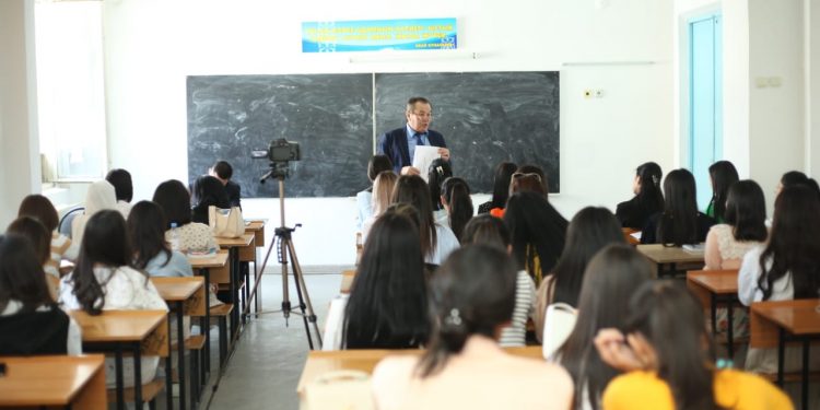 Шымкентте «Тарихтан тағылым» тақырыбында жастармен кездесу өтті