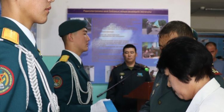 ШЫМКЕНТ: «Жас Ұлан» мектебінде батырға бюст орнатылды