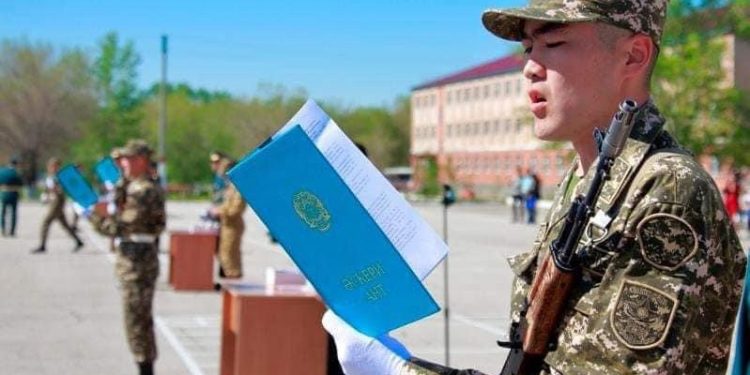 ШЫМКЕНТ: 300-ден аса сарбаз Отан алдындағы борышын өтеуге аттанды