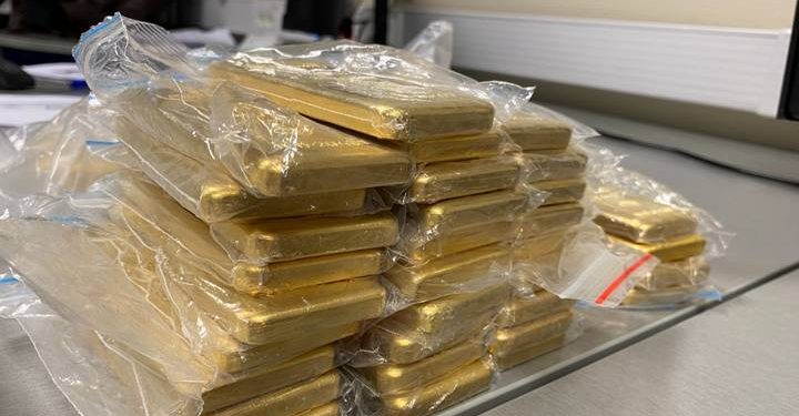 Пресечена контрабанда золотых слитков