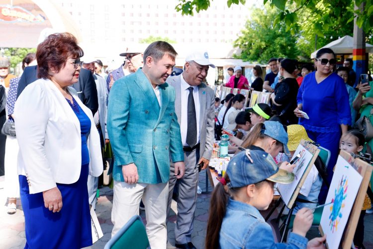 ШЫМКЕНТТІКТЕР БІРЛІК МЕРЕКЕСІН ТОЙЛАДЫ