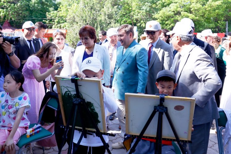 ШЫМКЕНТТІКТЕР БІРЛІК МЕРЕКЕСІН ТОЙЛАДЫ