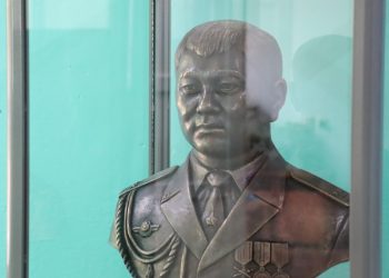 Шымкент: «Жас Ұлан» мектебінде батырға бюст орнатылды