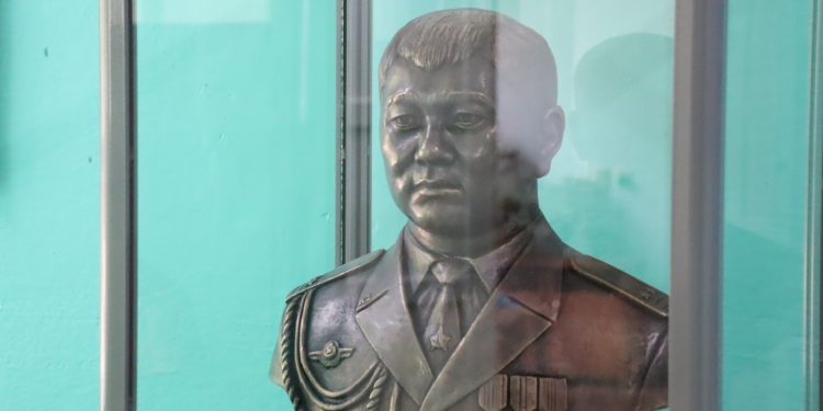 Шымкент: «Жас Ұлан» мектебінде батырға бюст орнатылды