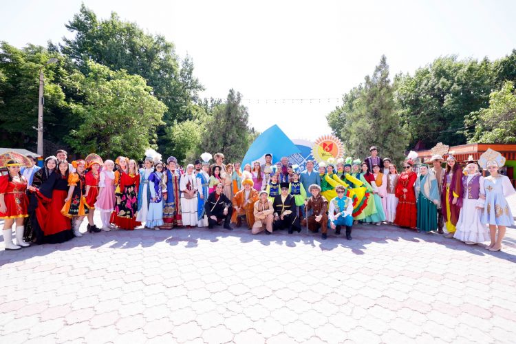 ШЫМКЕНТТІКТЕР БІРЛІК МЕРЕКЕСІН ТОЙЛАДЫ