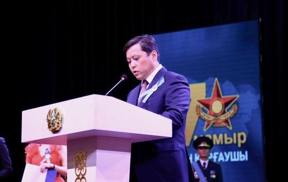 ТҮРКІСТАН: ОТАН ҚОРҒАУШЫЛАР ЖӘНЕ ЖЕҢІС КҮНІНЕ АРНАЛҒАН МЕРЕКЕЛІК КЕШ ӨТТІ