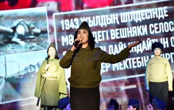 ТҮРКІСТАН: ӨНЕРЛІ ОҚУШЫЛАР ЖЕҢІС КҮНІНЕ АРНАЛҒАН ШАРАҒА БЕЛСЕНЕ ҚАТЫСУДА