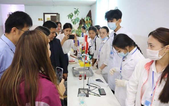 ГОНКОНГТЫҚ ҰСТАЗДАР ТҮРКІСТАН ОБЛЫСЫНДАҒЫ ӘРІПТЕСТЕРІМЕН ТӘЖІРИБЕ АЛМАСТЫ