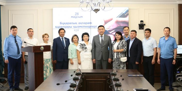 Түркістан облысының прокуроры БАҚ өкілдерін құттықтады