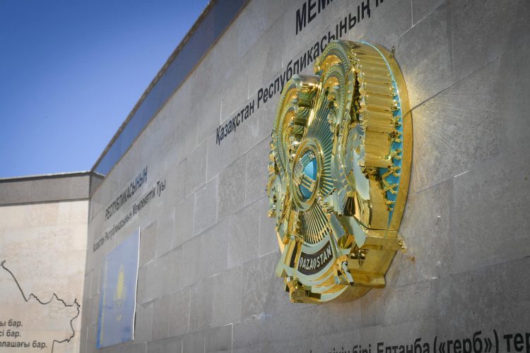 ТҮРКІСТАНДА МЕМЛЕКЕТТІК РӘМІЗДЕР ҰЛЫҚТАЛЫП,  РУХТЫ ОЯТАТЫН ІС-ШАРАЛАР ӨТТІ