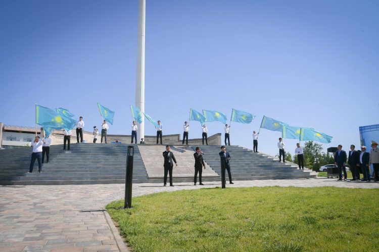 ТҮРКІСТАНДА МЕМЛЕКЕТТІК РӘМІЗДЕР ҰЛЫҚТАЛЫП,  РУХТЫ ОЯТАТЫН ІС-ШАРАЛАР ӨТТІ